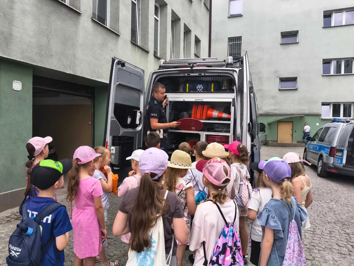 Wizyta uczniów w ostrowieckiej Komendzie Powiatowej Policji